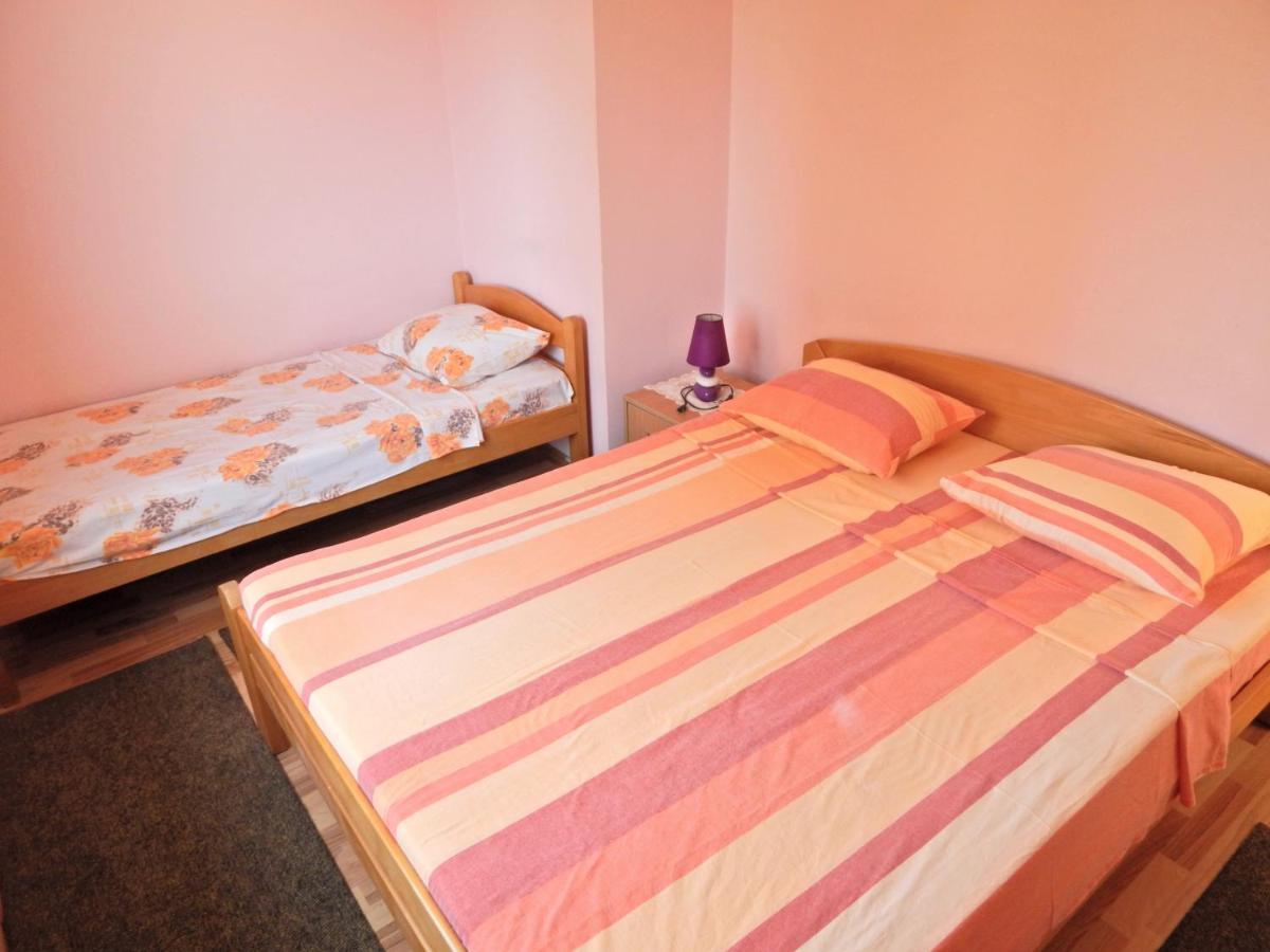 Apartmani Sindik ติวัต ภายนอก รูปภาพ