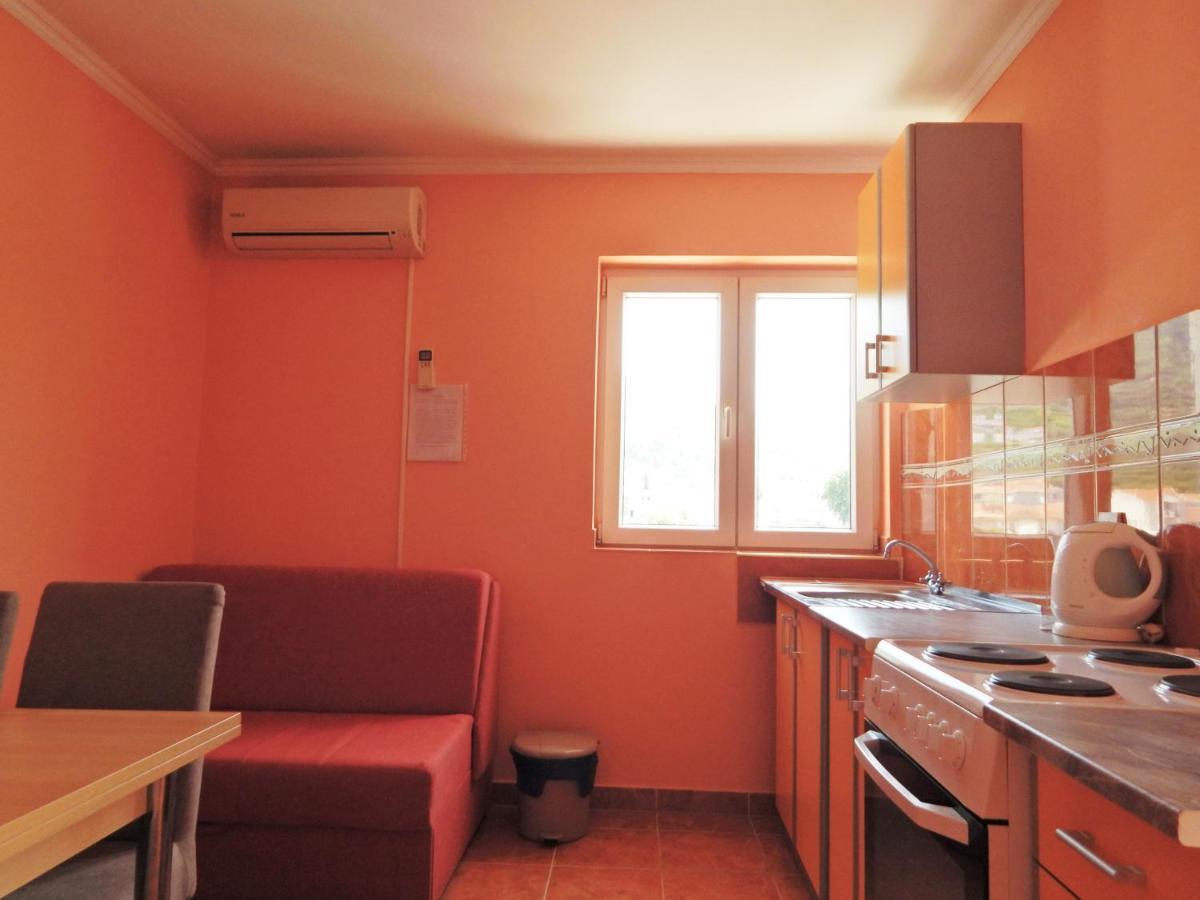 Apartmani Sindik ติวัต ภายนอก รูปภาพ