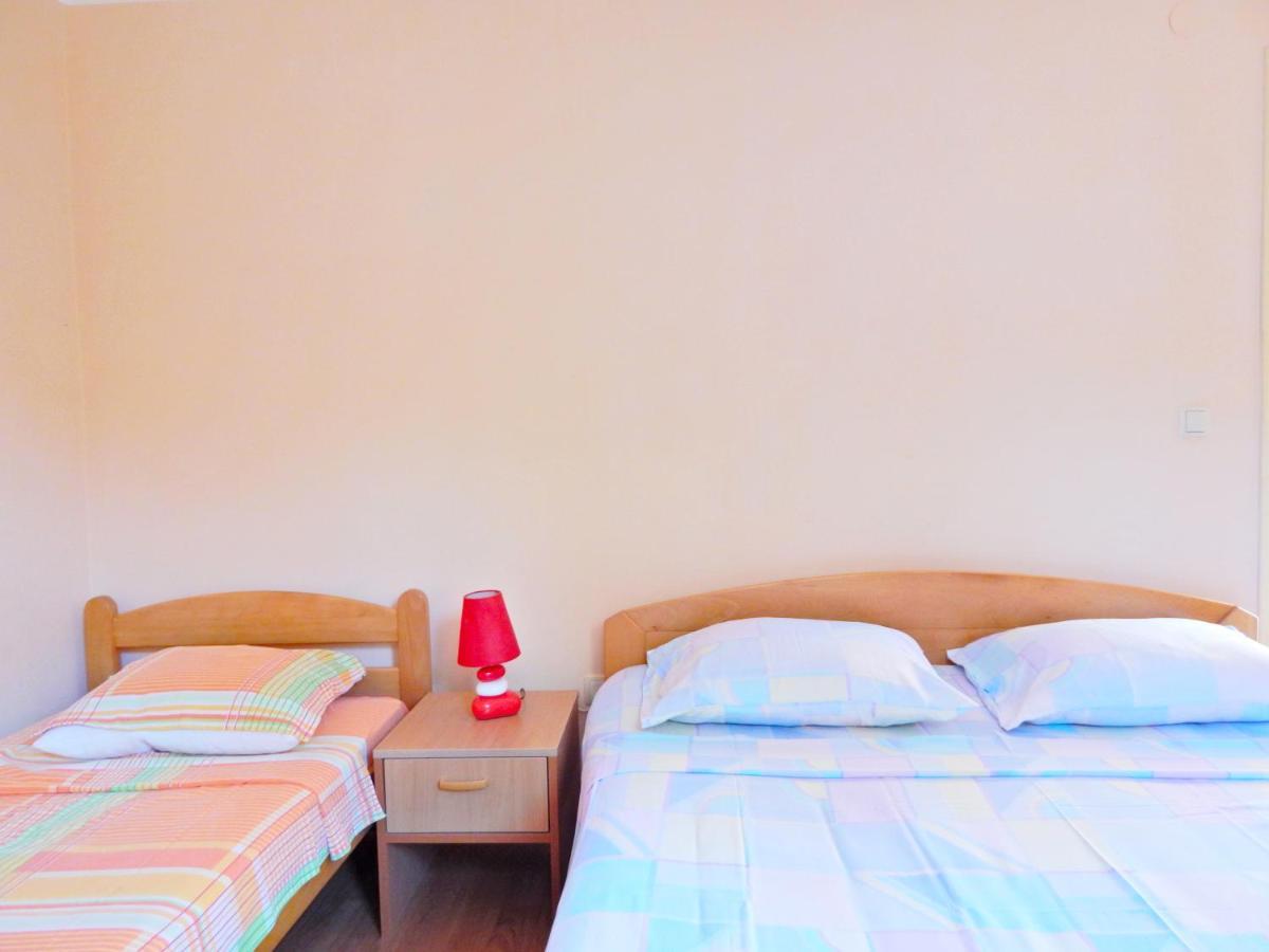 Apartmani Sindik ติวัต ภายนอก รูปภาพ
