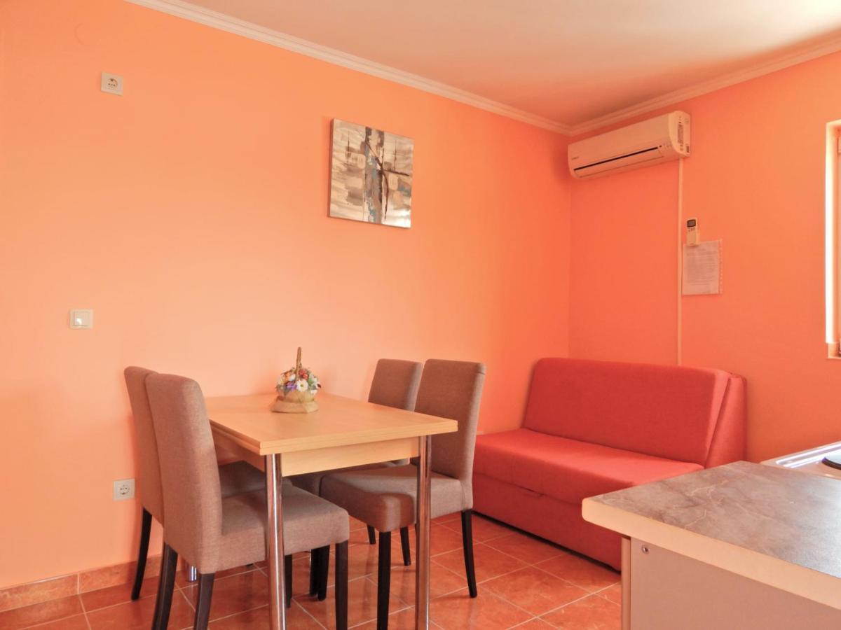 Apartmani Sindik ติวัต ภายนอก รูปภาพ