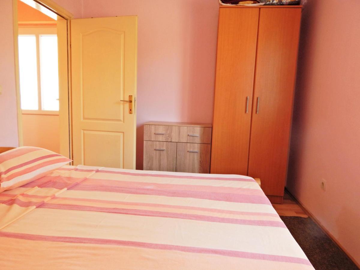 Apartmani Sindik ติวัต ภายนอก รูปภาพ