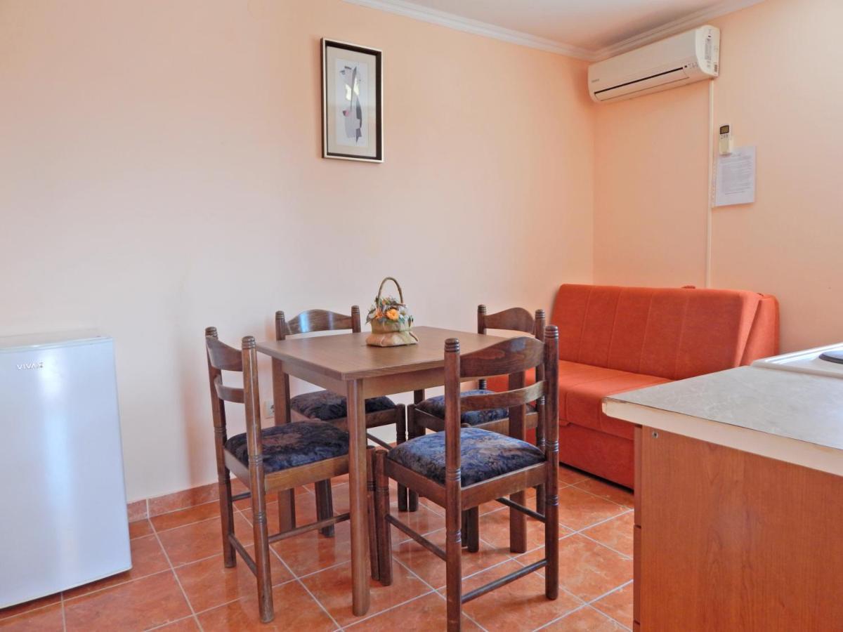 Apartmani Sindik ติวัต ภายนอก รูปภาพ
