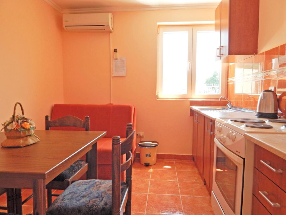 Apartmani Sindik ติวัต ภายนอก รูปภาพ